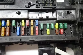 LR3T-15604, LR3T15604 , art13327549 Блок реле Ford Mustang 6 Арт 13327549, вид 2