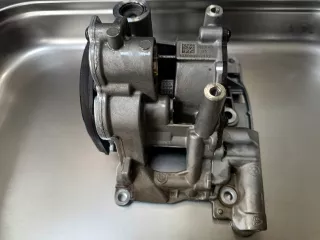 7823009 Насос масляный BMW X5 F15 Арт AL16486337706, вид 1