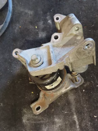 6G92-6F012-DD Кронштейн двигателя Volvo V70 2 Арт AL16011719786, вид 1