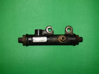 4R8Q-9C066-AE,A2C20001297 Топливная рампа  Land Rover Discovery 3 Арт AL11679892908, вид 1