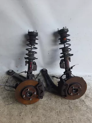 1.0,ECOBOOST Кулак поворотный передний правый Ford B-Max Арт AL11682361603