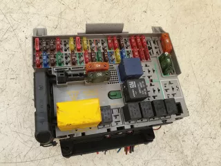 90589965 Короб предохранителей Opel Astra G Арт AL8676851717