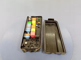 13170900CS Короб предохранителей Opel Vectra C  Арт AL11963718282, вид 5