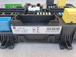 13206757 Короб предохранителей Opel Astra H Арт AL16570910488, вид 2