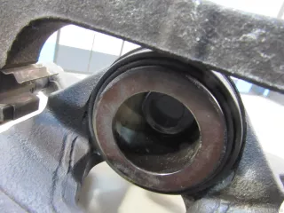 13301190 GM Суппорт тормозной передний правый Opel Astra J Арт E81031687, вид 4