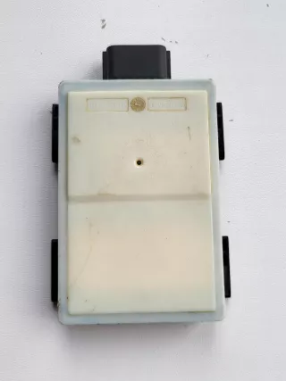L8B2-14F152-BK Датчик мертвых (слепых) зон Rover 214 Арт AL15560145258