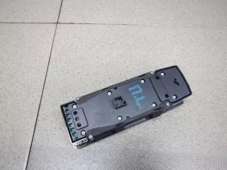 16690543009107 Mercedes Benz Блок управления стеклоподъемниками Mercedes CLA c117 Арт E100462050, вид 4