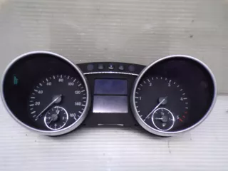 1645409047 Щиток приборов (приборная панель) Mercedes R W251 Арт AL13045210856_2, вид 1