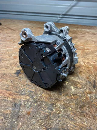 8571358 Генератор BMW X5 G05  Арт AL13323991127_3, вид 1