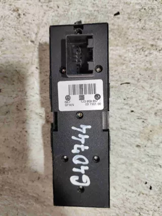 1J3959857 Блок управления стеклоподъемниками   Volkswagen Golf 4 Арт G40744, вид 2