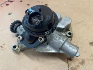 06H115105BT Насос масляный Volkswagen Golf 7 Арт AL13548497405, вид 1