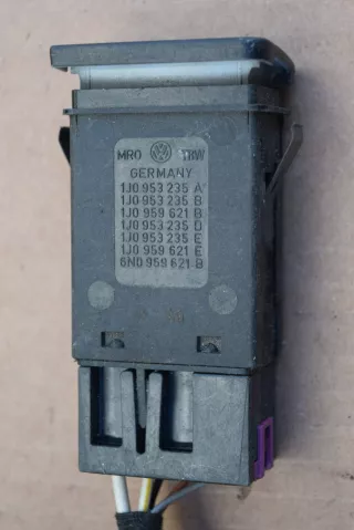 1J0953235A Кнопка подогрева заднего стекла Volkswagen Golf 4 Арт S21-389-1, вид 3