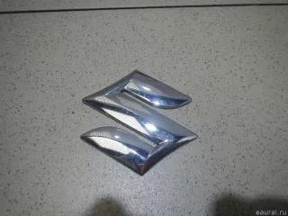 7781158J000PG Suzuki Эмблема на крышку багажника Suzuki Grand Vitara JT Арт E100256026, вид 1