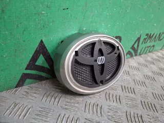 9097502091, 5314360030, 8 Кронштейн эмблемы Toyota Land Cruiser Prado 150 Арт 367690RM, вид 2