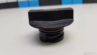 Крышка масляного стакана Mazda CX-9 2 2003г. R2AA10250 Mazda - Фото 2