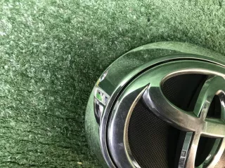 753100K080 Эмблема решетки радиатора  нв Toyota Fortuner 2 Арт 0000007359798, вид 10