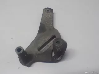 4450A131 Mitsubishi Кронштейн ролика-натяжителя руч. ремня Mitsubishi Outlander 3 restailing 2 Арт E52098665, вид 4