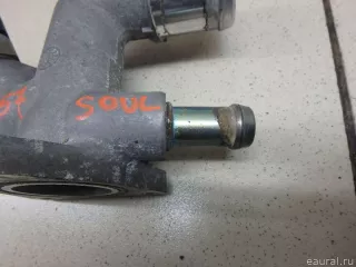256002E100 Hyundai-Kia Фланец (тройник) системы охлаждения Kia Seltos Арт E95602457, вид 7