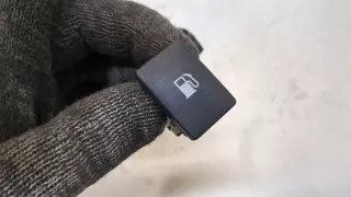 8484106010 Кнопка открывания лючка бензобака Toyota Camry XV30 Арт 20286080, вид 2
