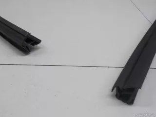 Уплотнитель стекла двери Chevrolet Tahoe 4 2022г. 84997633 GM - Фото 5
