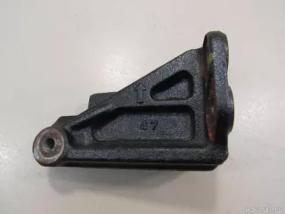 PE0740081A Mazda Кронштейн глушителя Mazda 3 BP Арт E80308222, вид 3