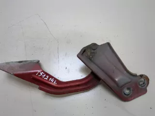 1750018,BM51A16801AD Петля капота левая Ford Focus 3 Арт 20346996, вид 1