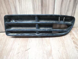 1J5853665 Заглушка (решетка) в бампер Volkswagen Jetta 4 Арт 197544, вид 1