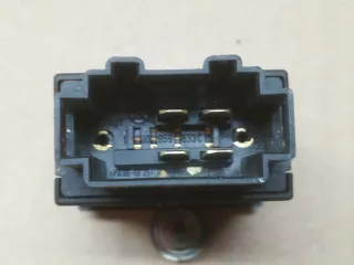 1J0959833C Кнопка открытия лючка топливного бака Skoda Octavia A4 Арт 1_9880, вид 3