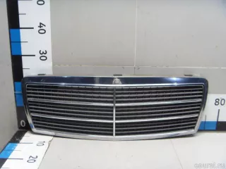 2028880023 Mercedes Benz Решетка радиатора Mercedes C W202 Арт E52553034, вид 1
