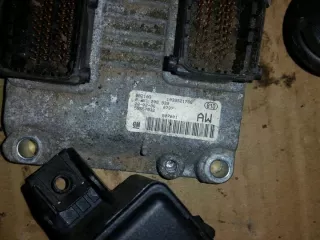  Блок управления двигателем Opel Corsa D Арт e861672, вид 2