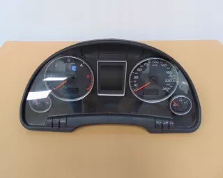 8E0920932 Щиток приборов (приборная панель) Audi A4 B7 Арт e1211365, вид 1