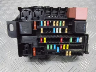 8200758803 Блок предохранителей Renault Laguna 3 Арт e5332243, вид 4