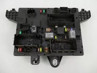 13302301 Блок предохранителей Opel Astra J Арт e5772543, вид 1