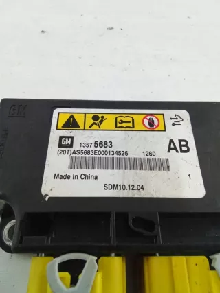 13575683 Блок предохранителей Opel Astra J Арт e6676925, вид 2