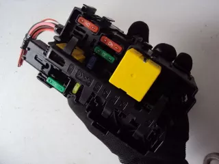 9806192580 Блок предохранителей Citroen C4 2 Арт e6790771, вид 3