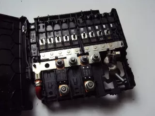 K8D2-14N073-AB Блок предохранителей Land Rover Evoque 2 Арт e7054864, вид 2