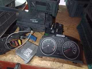 55562444 Блок управления двигателем Opel Zafira B Арт e7371305, вид 1