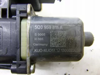 5Q0959811A Моторчик стеклоподъемника Volkswagen Golf 7 Арт e7656613, вид 3