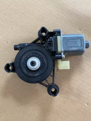 8W0959811 P143 Моторчик стеклоподъемника Audi A4 B9 Арт e8033944, вид 2