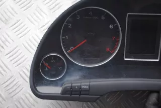 8E0920901E Щиток приборов (приборная панель) Audi A4 B7 Арт e8284464, вид 3