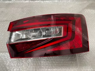 3V9945208 Фонарь задний правый Skoda Superb 3 Арт e8506988, вид 1