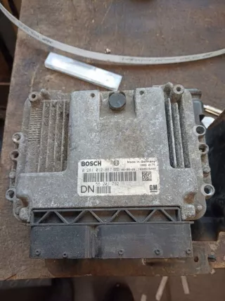 0281012867 55201792 Блок управления двигателем Opel Astra H Арт e8987396, вид 1