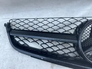A2048802483 Решетка радиатора Mercedes C W204 Арт e8996678, вид 2