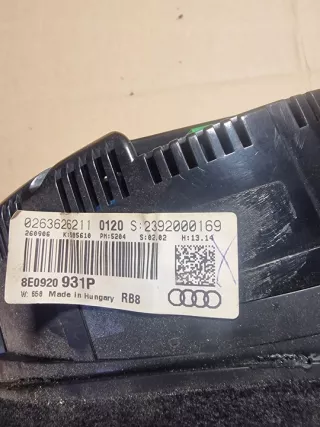 8E0920931P Щиток приборов (приборная панель) Audi A4 B7 Арт e9044566, вид 2