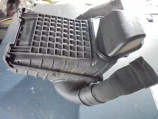102592 F1003583 Корпус воздушного фильтра Maserati Quattroporte Арт e9366445, вид 2