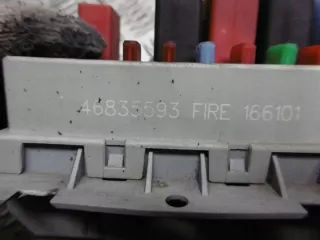 46835593 Блок предохранителей Fiat Punto 2 Арт e9368231, вид 2