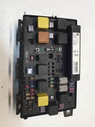 13206745GR Блок предохранителей Opel Astra H Арт e9369196, вид 1