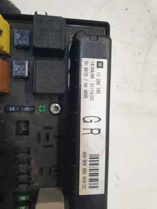 13206745GR Блок предохранителей Opel Astra H Арт e9369196, вид 3