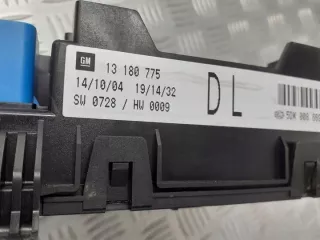 13180775 Блок предохранителей Opel Astra H Арт e9391674, вид 3