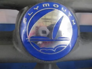 04676516 Решетка радиатора Plymouth Voyager Арт e9580917, вид 2